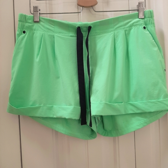 Lululemon Spring Break Away Shorts - Picture 4 of 10
